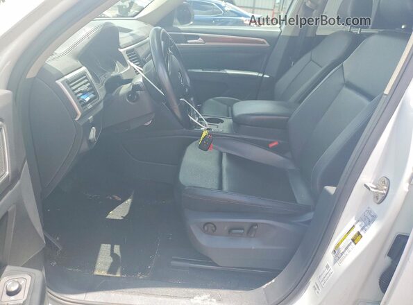 1V2DR2CA1JC517149 2018 VOLKSWAGEN ATLAS White Front interior view