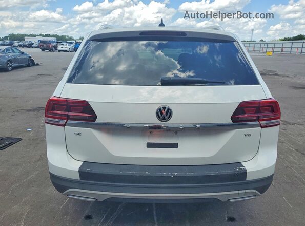 1V2DR2CA1JC517149 2018 VOLKSWAGEN ATLAS White Rear view