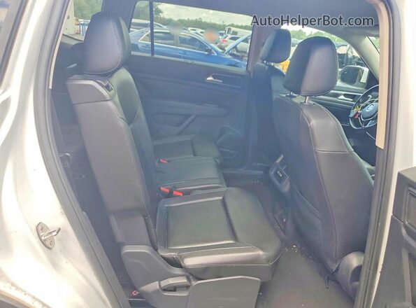 1V2DR2CA1JC517149 2018 VOLKSWAGEN ATLAS White Rear interior view