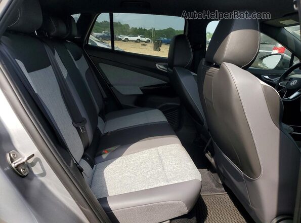 1V2DSPE84SC010226 2025 VOLKSWAGEN ID.4 Silver Widok tylnych siedzeń