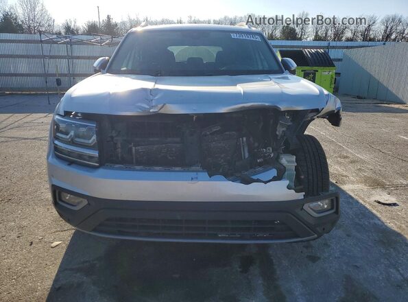 1V2ER2CAXJC521866 2018 VOLKSWAGEN ATLAS Silver Widok z przodu