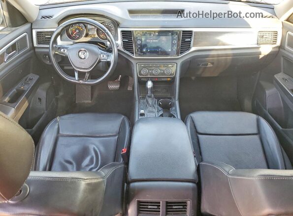 1V2ER2CAXJC521866 2018 VOLKSWAGEN ATLAS Silver Widok deski rozdzielczej