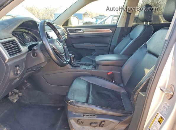 1V2ER2CAXJC521866 2018 VOLKSWAGEN ATLAS Silver Widok wnętrza z przodu