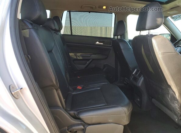 1V2ER2CAXJC521866 2018 VOLKSWAGEN ATLAS Silver Widok wnętrza z tyłu