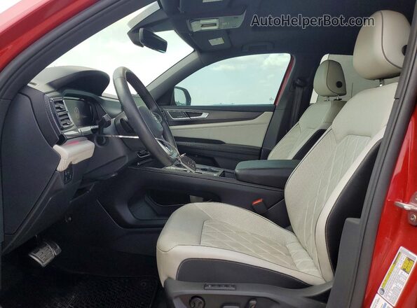 1V2FE2CAXRC208375 2024 VOLKSWAGEN ATLAS Red Front interior view
