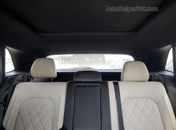 1V2FE2CAXRC208375 2024 VOLKSWAGEN ATLAS Red Rear seats view