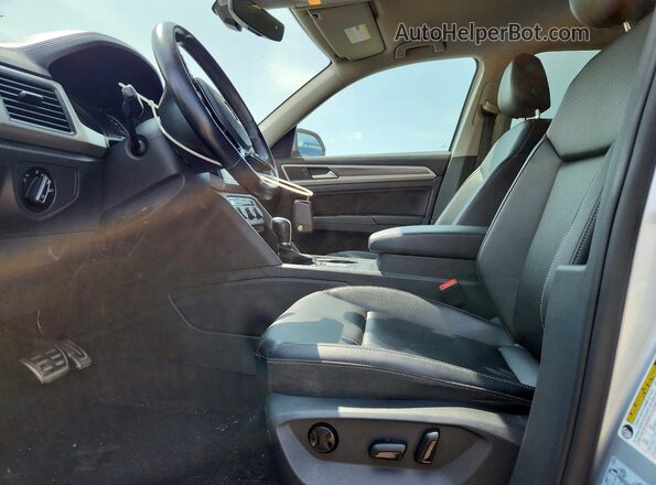 1V2FR2CA5JC557131 2018 VOLKSWAGEN ATLAS Silver Vista interior delantera