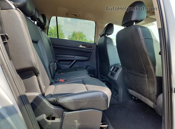 1V2FR2CA5JC557131 2018 VOLKSWAGEN ATLAS Silver Vista interior trasera