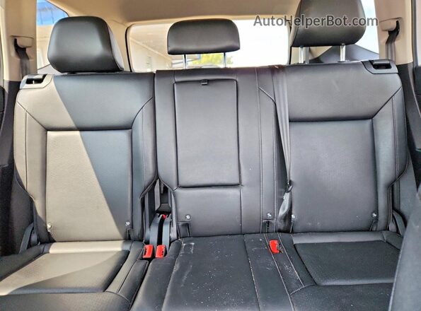 1V2FR2CA5JC557131 2018 VOLKSWAGEN ATLAS Silver Vista de los asientos traseros