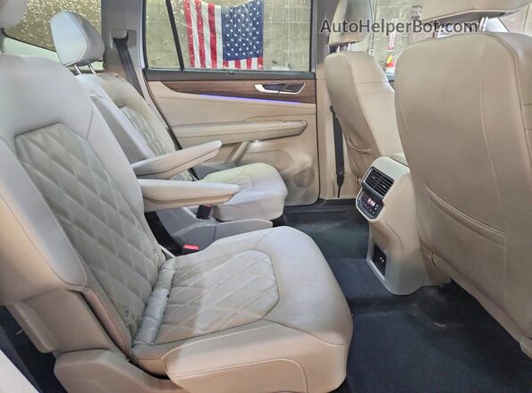 1V2FR2CA5RC586205 2024 VOLKSWAGEN ATLAS White Вид задньої частини салону