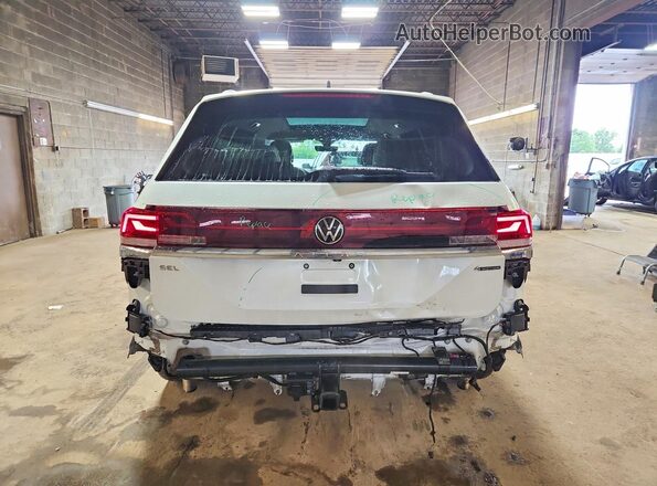 1V2FR2CA5RC586205 2024 VOLKSWAGEN ATLAS White Вид ззаду