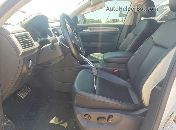 1V2FR2CA7LC502988 2020 VOLKSWAGEN ATLAS White Front interior view