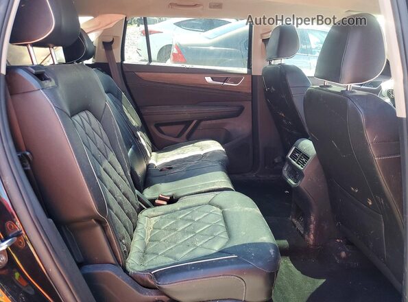 1V2FR2CA7RC581975 2024 VOLKSWAGEN ATLAS Черный Вид задней части салона