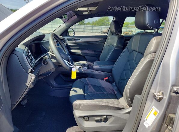 1V2HE2CA4RC247312 2024 VOLKSWAGEN ATLAS Серебряный Вид салона спереди