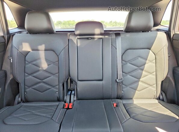 1V2HE2CA4RC247312 2024 VOLKSWAGEN ATLAS Серебряный Вид задних сидений