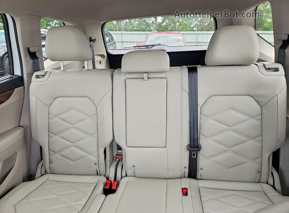 1V2HN2CA8TC567787 2026 VOLKSWAGEN ATLAS White Vista de los asientos traseros