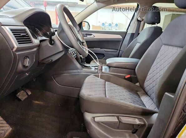 1V2HR2CA2JC513726 2018 VOLKSWAGEN ATLAS Черный Вид салона спереди