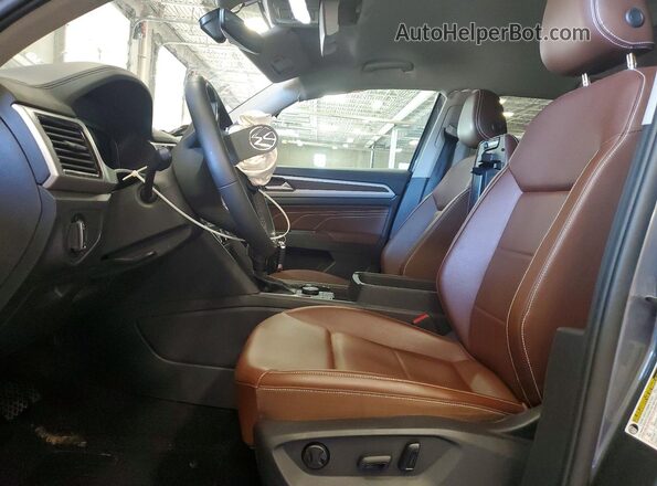 1V2HR2CA2PC502153 2023 VOLKSWAGEN ATLAS Gray Front interior view
