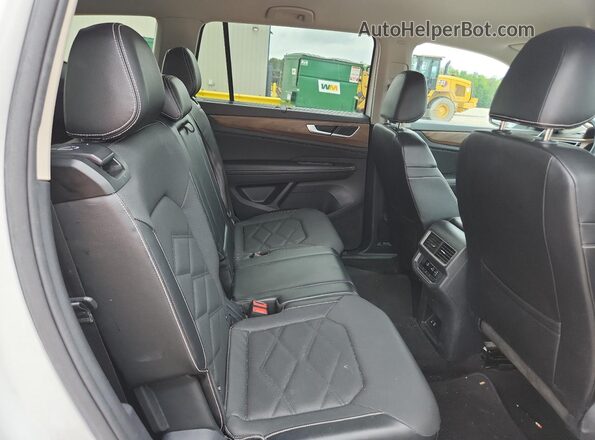 1V2HR2CA3RC559755 2024 VOLKSWAGEN ATLAS White უკანა სალონის ხედი