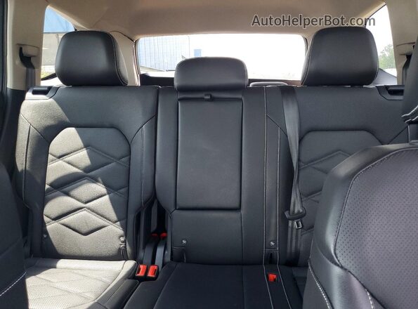 1V2HR2CA4RC619199 2024 VOLKSWAGEN ATLAS Gray Rear seats view