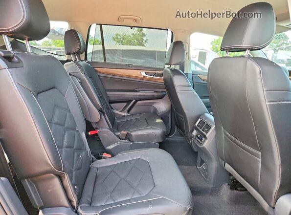 1V2HR2CA6RC602257 2024 VOLKSWAGEN ATLAS Gray Widok wnętrza z tyłu