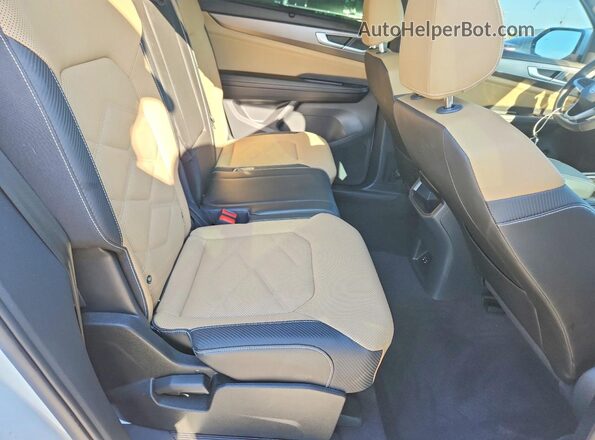 1V2JE2CA0RC205575 2024 VOLKSWAGEN ATLAS White Widok tylnych siedzeń