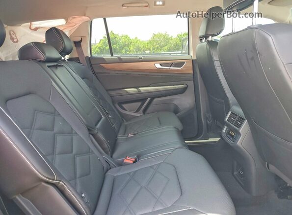 1V2JR2CA2RC589430 2024 VOLKSWAGEN ATLAS White Rear seats view