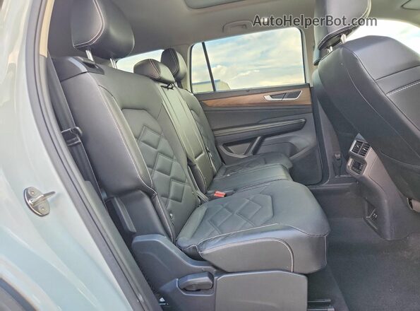 1V2JR2CA8RC532245 2024 VOLKSWAGEN ATLAS White Սալոնի հետևի տեսք