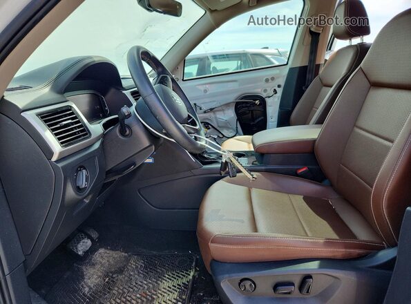 1V2KP2CA1NC508146 2022 VOLKSWAGEN ATLAS White Front interior view
