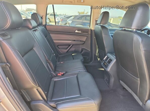 1V2KP2CA5PC509383 2023 VOLKSWAGEN ATLAS Gray Widok wnętrza z tyłu