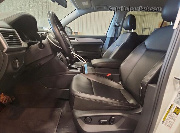 1V2KR2CA4JC507917 2018 VOLKSWAGEN ATLAS White Вид салону спереду