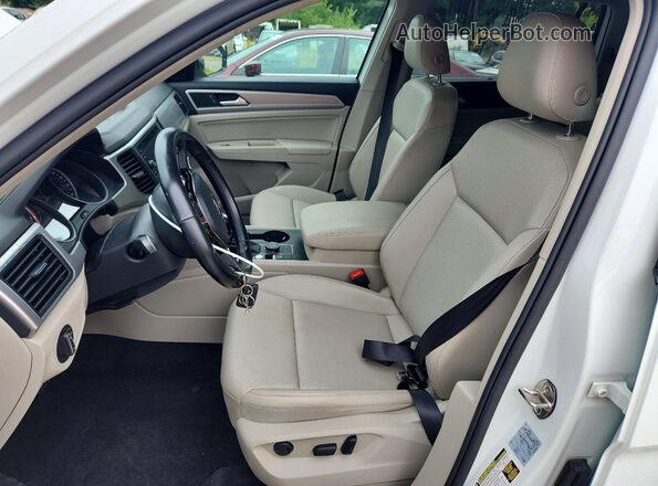 1V2KR2CA5JC548024 2018 VOLKSWAGEN ATLAS White Вид салону спереду