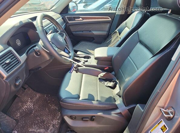 1V2LP2CA9NC540783 2022 VOLKSWAGEN ATLAS Silver Front interior view