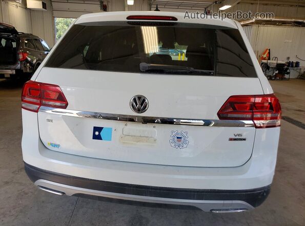 1V2LR2CA1KC543277 2019 VOLKSWAGEN ATLAS White Rear view