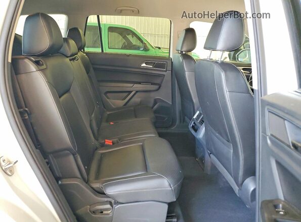 1V2LR2CA1KC543277 2019 VOLKSWAGEN ATLAS White Rear interior view