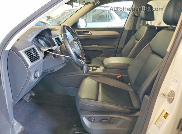 1V2LR2CA1KC543277 2019 VOLKSWAGEN ATLAS White Front interior view
