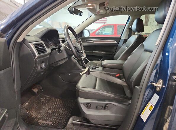 1V2LR2CA7JC513344 2018 VOLKSWAGEN ATLAS Blue Front interior view
