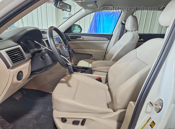 1V2LR2CA8KC621344 2019 VOLKSWAGEN ATLAS White Front interior view