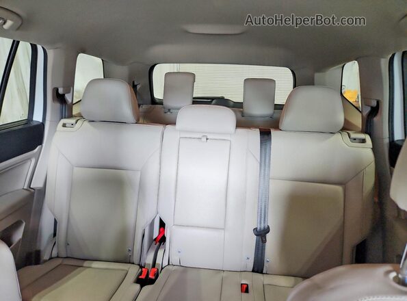 1V2LR2CA8KC621344 2019 VOLKSWAGEN ATLAS White Rear seats view