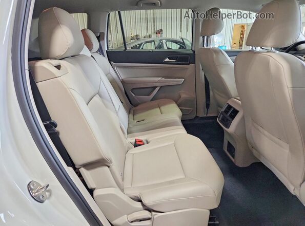 1V2LR2CA8KC621344 2019 VOLKSWAGEN ATLAS White Rear interior view