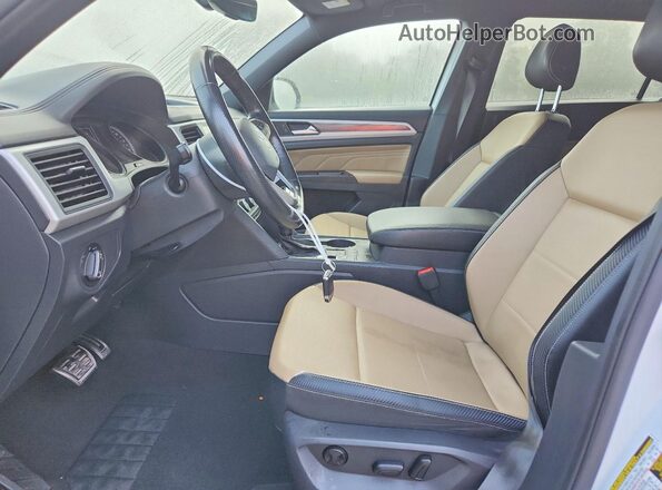 1V2ME2CA4MC202121 2021 VOLKSWAGEN ATLAS Белый Вид салона спереди