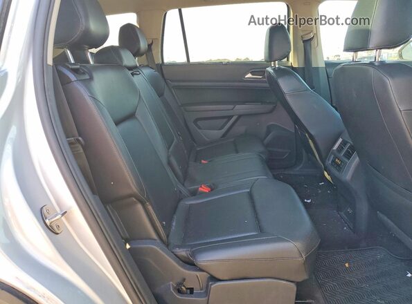 1V2MR2CA3JC532493 2018 VOLKSWAGEN ATLAS Silver Вид задньої частини салону