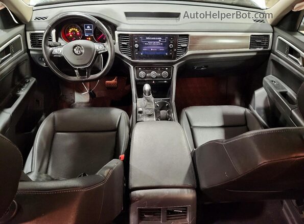 1V2MR2CA4JC502158 2018 VOLKSWAGEN ATLAS Silver Dashboard view
