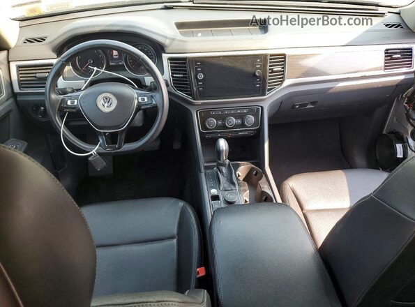 1V2MR2CA6JC508334 2018 VOLKSWAGEN ATLAS Silver Widok deski rozdzielczej