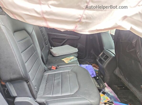 1V2MR2CA8JC544705 2018 VOLKSWAGEN ATLAS Silver უკანა სალონის ხედი