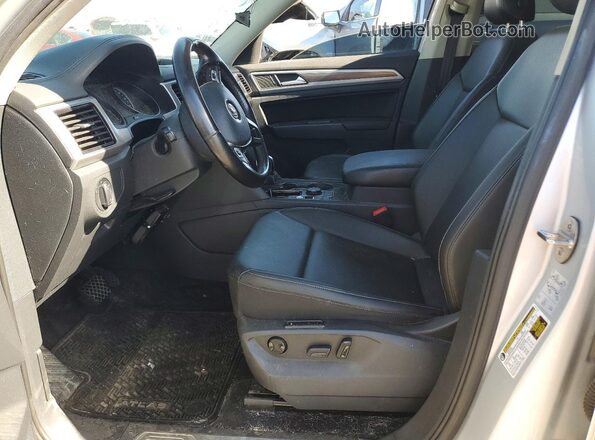 1V2MR2CAXJC504111 2018 VOLKSWAGEN ATLAS Silver Вид салону спереду