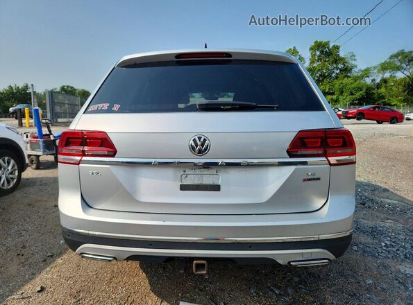 1V2MR2CAXJC533138 2018 VOLKSWAGEN ATLAS Silver Вид ззаду