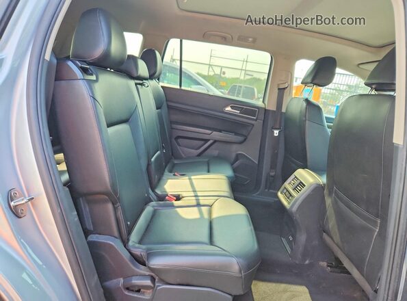 1V2MR2CAXJC533138 2018 VOLKSWAGEN ATLAS Silver Вид задньої частини салону