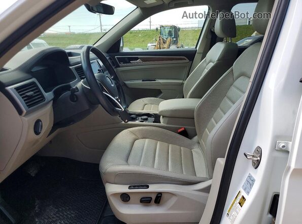 1V2NR2CA2JC532487 2018 VOLKSWAGEN ATLAS White Front interior view