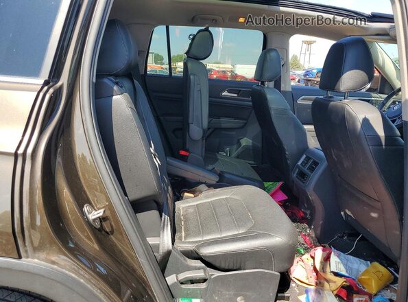 1V2NR2CA3KC563362 2019 VOLKSWAGEN ATLAS Brown Widok wnętrza z tyłu